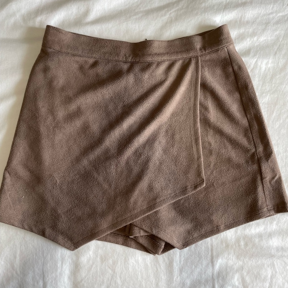 Boutique suede skort in light grey